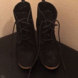 Steve Madden booties suede. Gently used.
